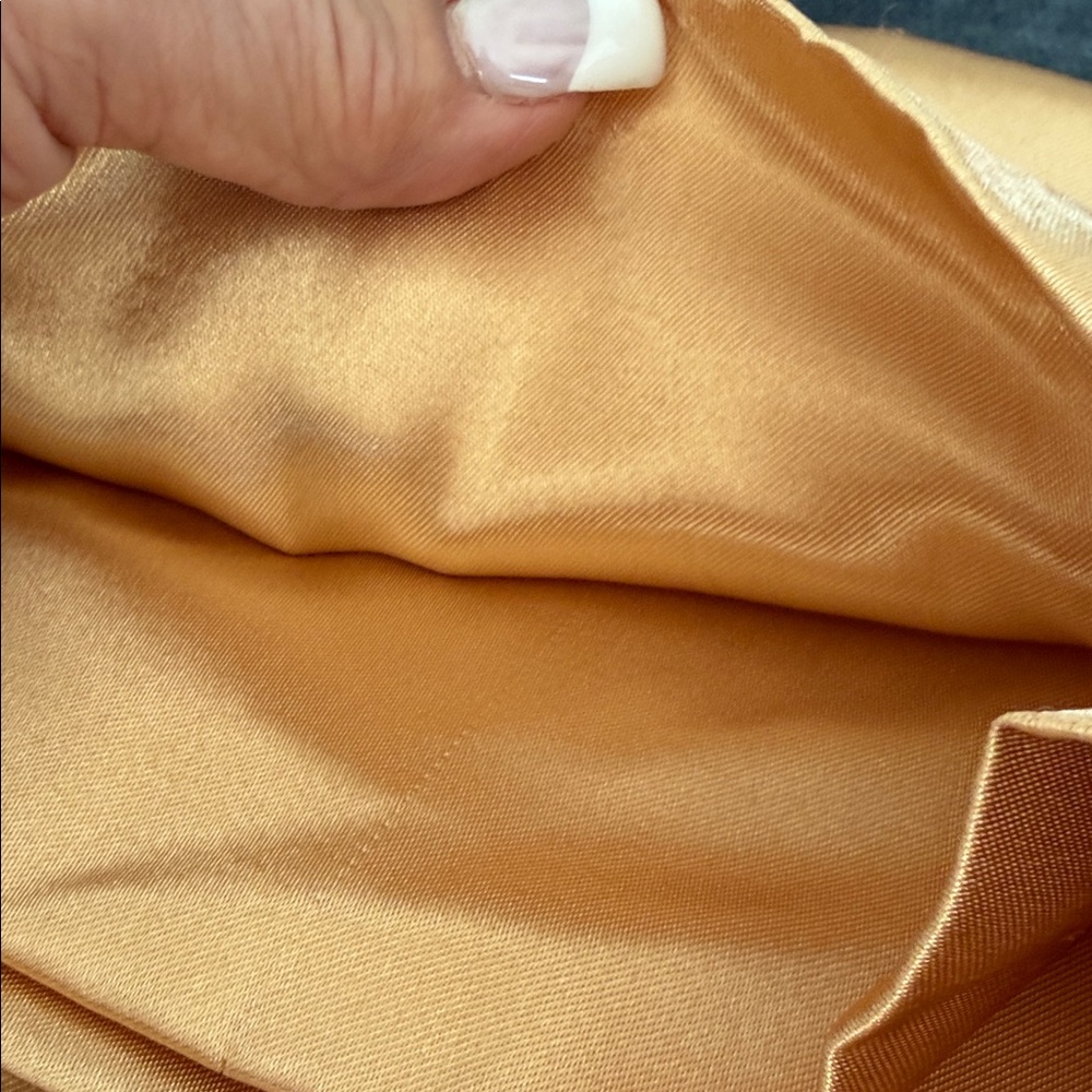 Elegant Gold Satin Sheet Set - Picture 2 of 3